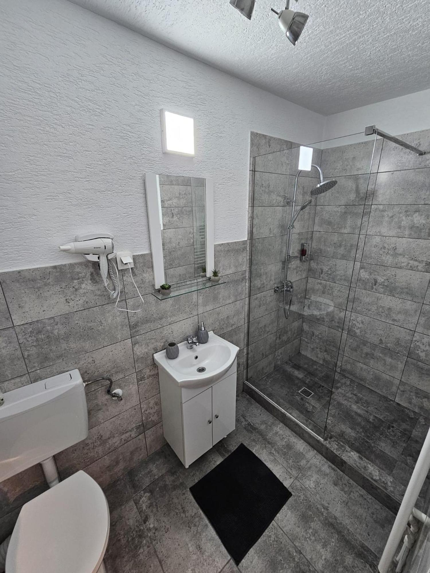 Mona Central Apartment Vajdahunyad Kültér fotó