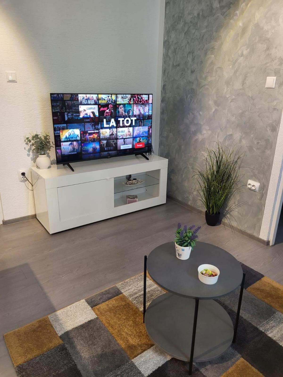 Mona Central Apartment Vajdahunyad Kültér fotó